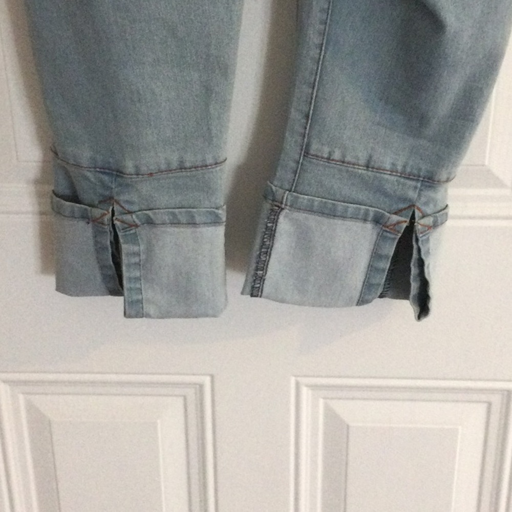 Red Rivet Jean Wide-Cuff Capris - Picture 5 of 6